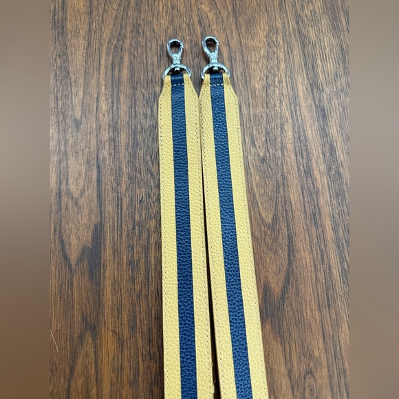 Stylish Navy and Tan Bag/Camera/Cell Phone Strap. Eligible 3/$25 - Picture 4 of 6